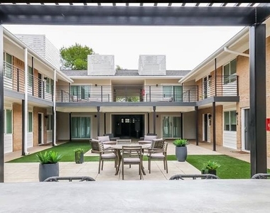 425 N Rosemont Avenue - Photo Thumbnail 10