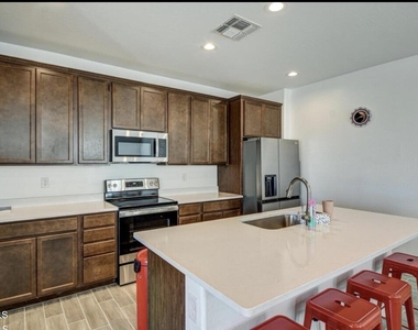 1266 E Kingman Street - Photo Thumbnail 8