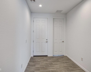 1266 E Kingman Street - Photo Thumbnail 7