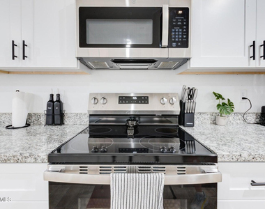 1821 W Hadley Street - Photo Thumbnail 3