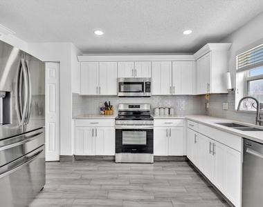 7145 Crescent Creek Place - Photo Thumbnail 30