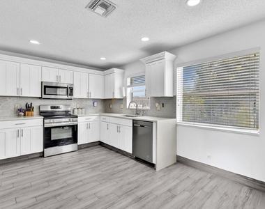 7145 Crescent Creek Place - Photo Thumbnail 27