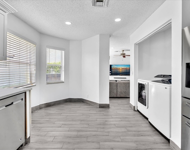 7145 Crescent Creek Place - Photo Thumbnail 33