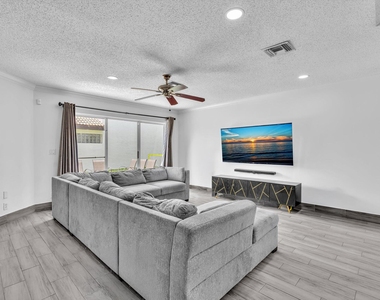 7145 Crescent Creek Place - Photo Thumbnail 8
