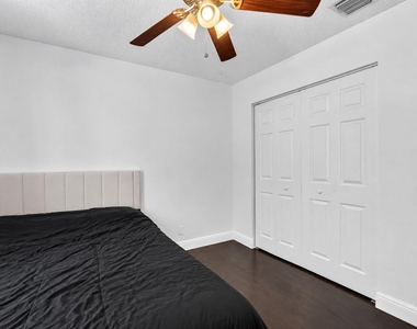 7145 Crescent Creek Place - Photo Thumbnail 38