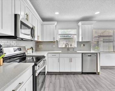 7145 Crescent Creek Place - Photo Thumbnail 34