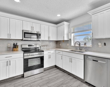 7145 Crescent Creek Place - Photo Thumbnail 31