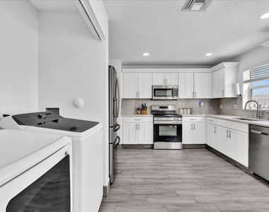 7145 Crescent Creek Place - Photo Thumbnail 26