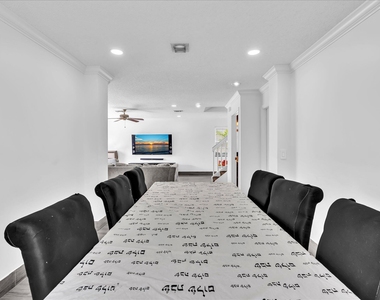 7145 Crescent Creek Place - Photo Thumbnail 24