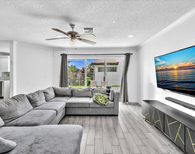 7145 Crescent Creek Place - Photo Thumbnail 10