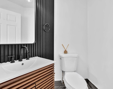 7145 Crescent Creek Place - Photo Thumbnail 25