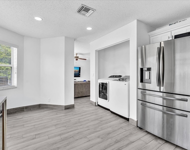 7145 Crescent Creek Place - Photo Thumbnail 32