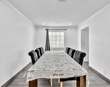 7145 Crescent Creek Place - Photo Thumbnail 23