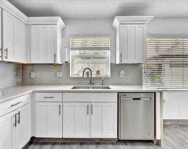 7145 Crescent Creek Place - Photo Thumbnail 36