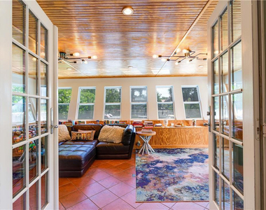 1132 Ne 105th Street - Photo Thumbnail 17