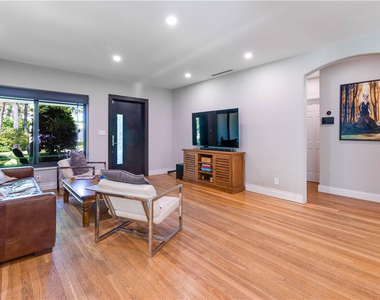 1132 Ne 105th Street - Photo Thumbnail 14