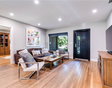 1132 Ne 105th Street - Photo Thumbnail 12
