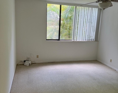4465 Luxemburg Court - Photo Thumbnail 12