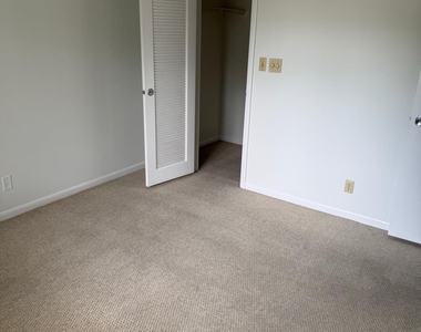 4465 Luxemburg Court - Photo Thumbnail 8