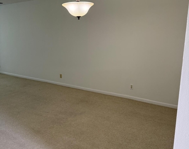 4465 Luxemburg Court - Photo Thumbnail 7