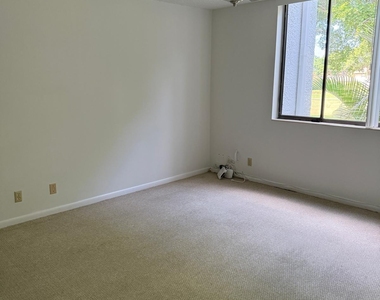 4465 Luxemburg Court - Photo Thumbnail 11