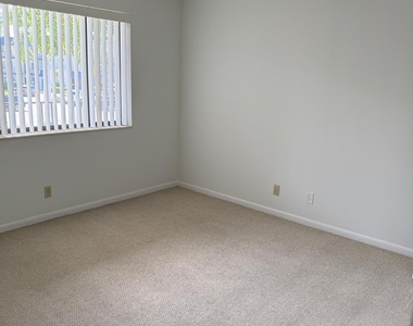 4465 Luxemburg Court - Photo Thumbnail 6