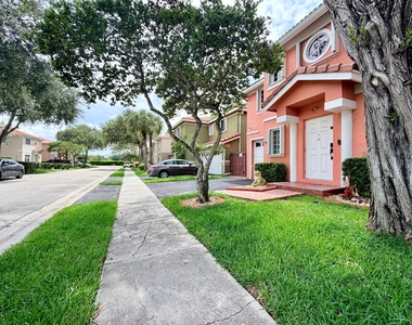 61 Nw 110th Avenue - Photo Thumbnail 2