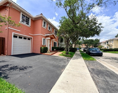 61 Nw 110th Avenue - Photo Thumbnail 3