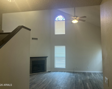 530 E Kerry Lane - Photo Thumbnail 19