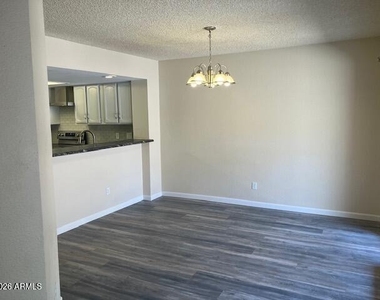 530 E Kerry Lane - Photo Thumbnail 29