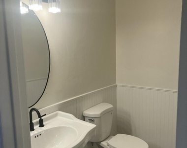 530 E Kerry Lane - Photo Thumbnail 12