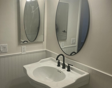 530 E Kerry Lane - Photo Thumbnail 14
