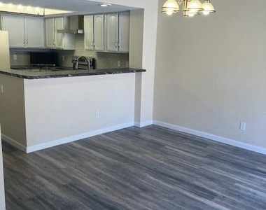 530 E Kerry Lane - Photo Thumbnail 30