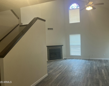 530 E Kerry Lane - Photo Thumbnail 28