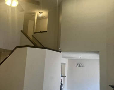 530 E Kerry Lane - Photo Thumbnail 20