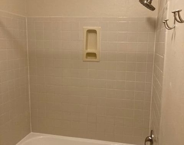 530 E Kerry Lane - Photo Thumbnail 4