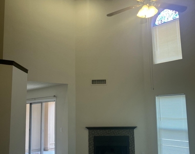 530 E Kerry Lane - Photo Thumbnail 24