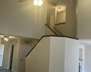 530 E Kerry Lane - Photo Thumbnail 21