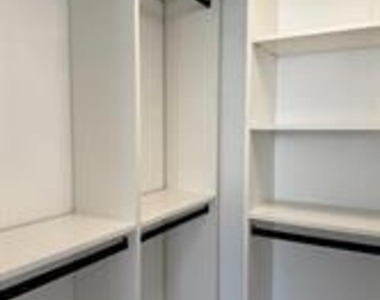 111 Royal Park Drive - Photo Thumbnail 5