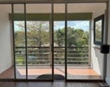 111 Royal Park Drive - Photo Thumbnail 12