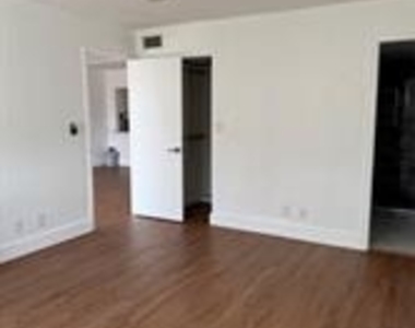 111 Royal Park Drive - Photo Thumbnail 11