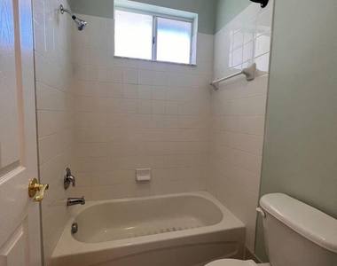 3361 Nw 29th Court - Photo Thumbnail 12