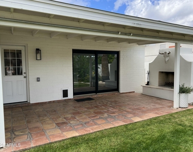 8744 E Rose Lane - Photo Thumbnail 12