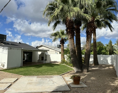 8744 E Rose Lane - Photo Thumbnail 14