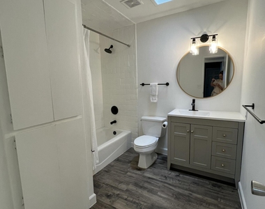 8744 E Rose Lane - Photo Thumbnail 10