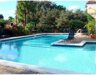 2445 Sw 18th Terrace - Photo Thumbnail 8