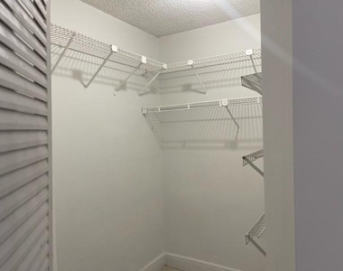 2445 Sw 18th Terrace - Photo Thumbnail 7