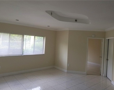 2445 Sw 18th Terrace - Photo Thumbnail 5