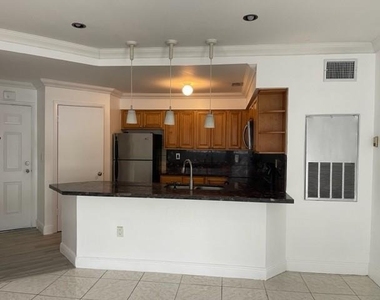 2445 Sw 18th Terrace - Photo Thumbnail 4