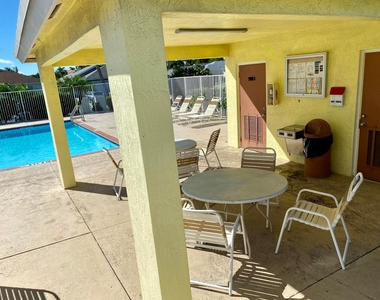 112 Sunset Boulevard - Photo Thumbnail 17